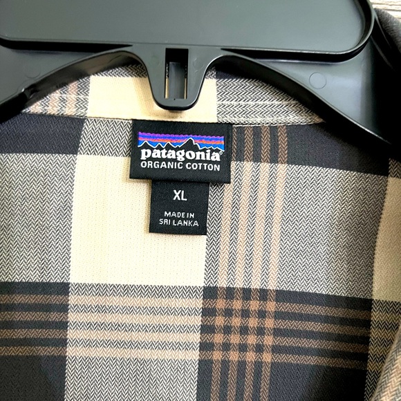 Patagonia woman’s button up shirt light weight size XL - Picture 5 of 6